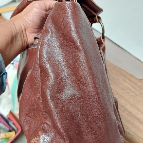 Bentley Leathers "Cargo" Shoulder Bag - Picture 8 of 16